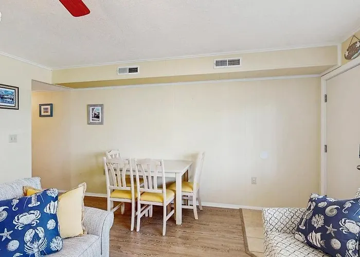 Holiday home Inviting Bayfront Escape With Outdoor Seating Pool And Great Location *