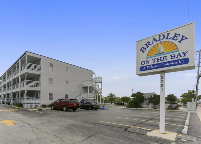 Inviting Bayfront Escape With Outdoor Seating Pool And Great Location Holiday home Ocean City