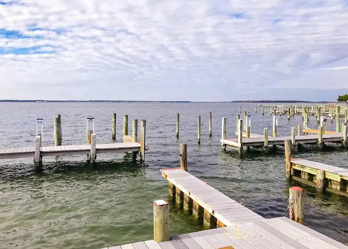 Inviting Bayfront Escape With Outdoor Seating Pool And Great Location Holiday home