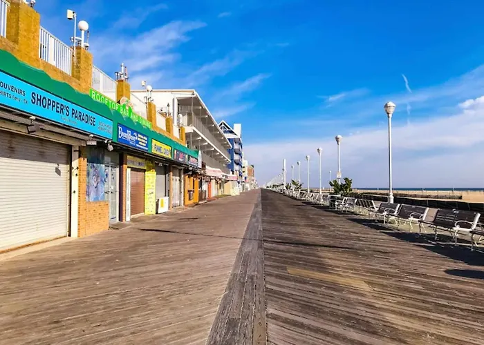 Inviting Bayfront Escape With Outdoor Seating Pool And Great Location Holiday home Ocean City